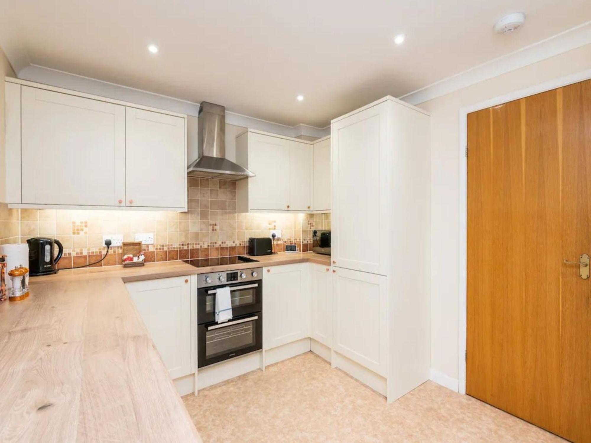 Pass The Keys Central Townhouse With Free Parking Йорк Экстерьер фото